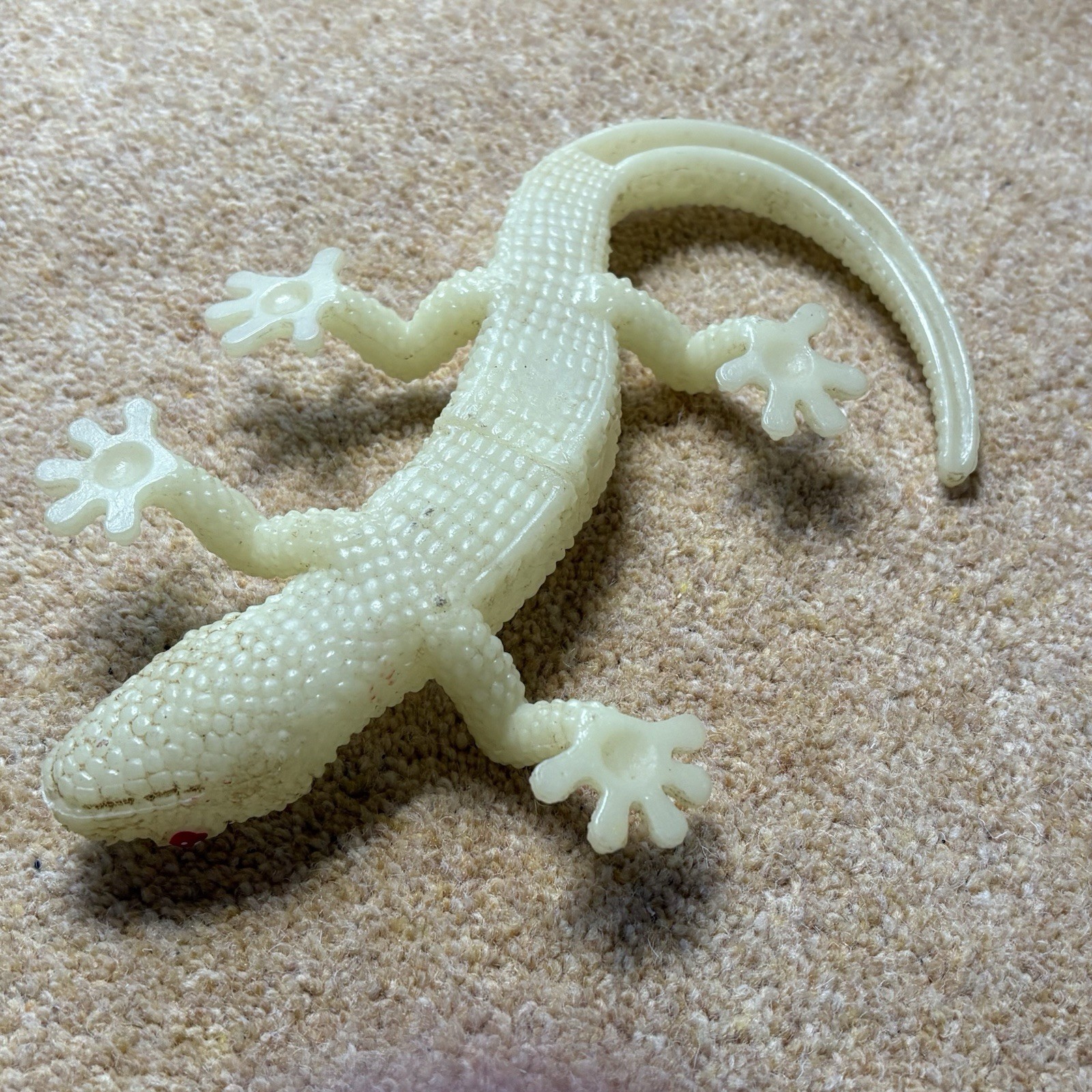 Gecko 9” GLOW IN THE DARK Figure Dated 1998