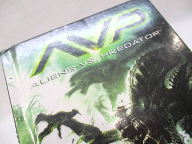 Alien vs. Predator AVP Special Collector’s Edition Book Graphic Comic Darkhorse