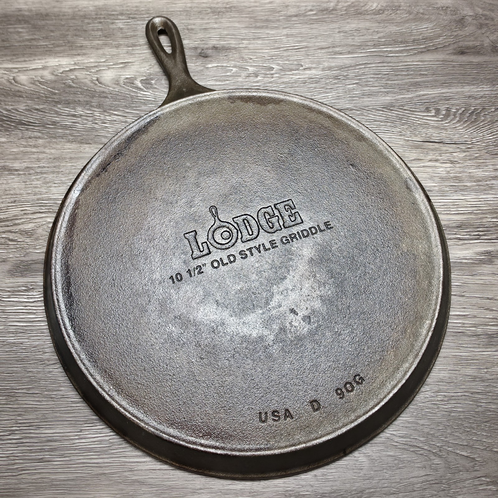 Vintage Lodge 10 1/2” inch Old Style Cast Iron Flat Griddle Skillet Made In USA