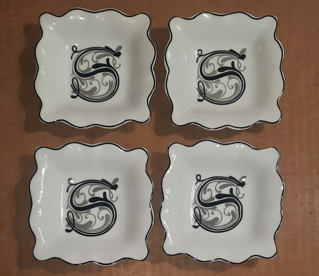 DISH SMALL SQUARE CERAMIC PERSONALIZED WITH A “S” by MONOGRAM COLLECTION