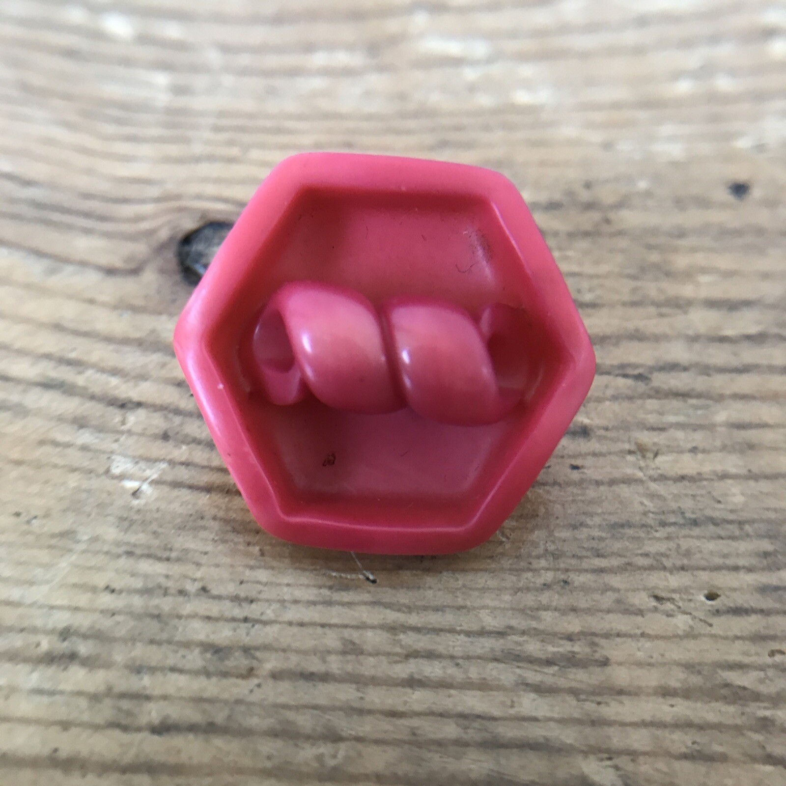 Vintage Mid Century Antique Red Plastic Hexagonal Spiral Loop Novelty Button 3cm