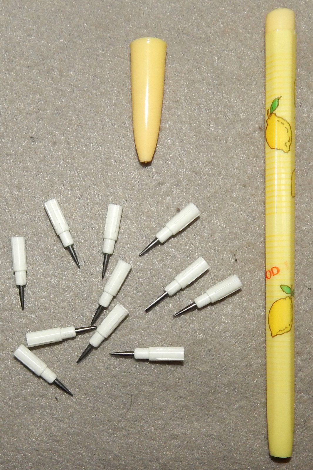12 Vintage Multipoint Stacking Pencils, 11 leads per pencil, 3 each of 4 colors