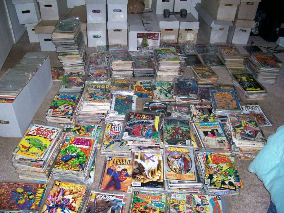 Lot of 300+ Marvel DC Comic Books ONLY AN ENTIRE LONGBOX Avengers X-Men Batman