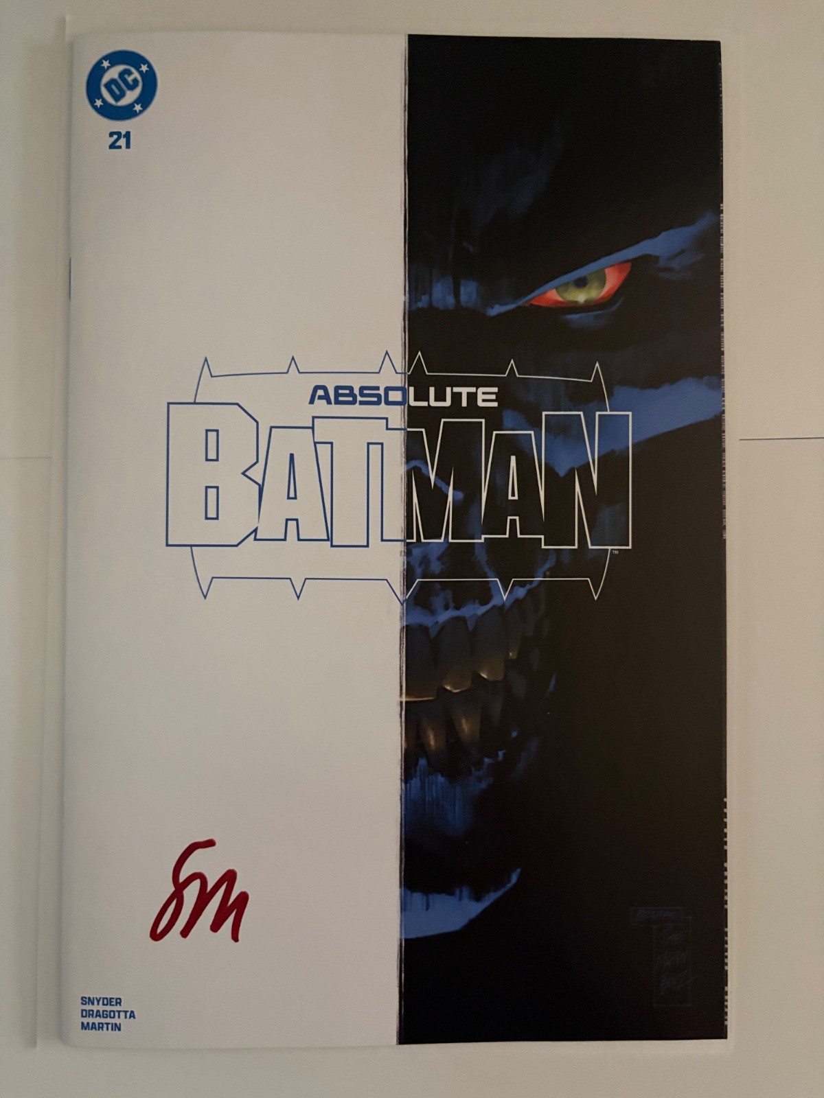 Absolute Batman #21 Seth Mann Signed COA with Poker Chip LTD 1000 NM/NM+
