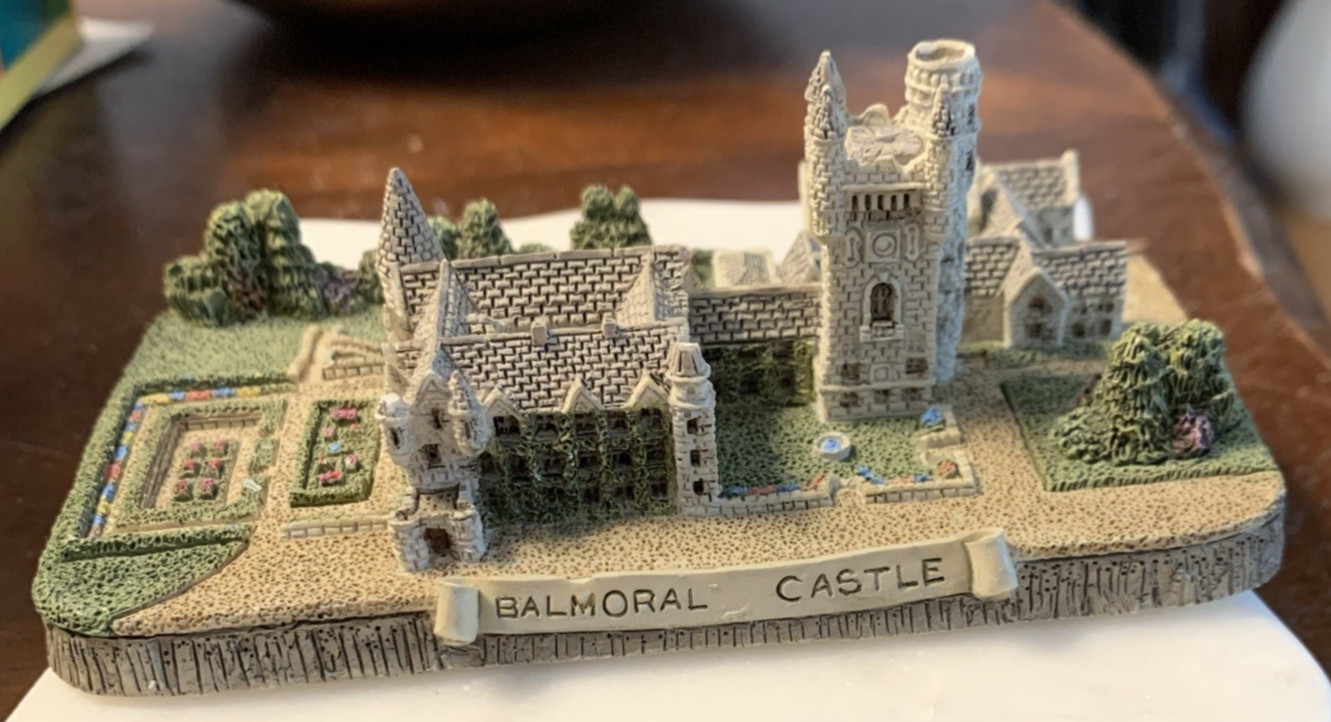 Fraser Creations Balmoral Castle British Herotage Collection Retired Vintage