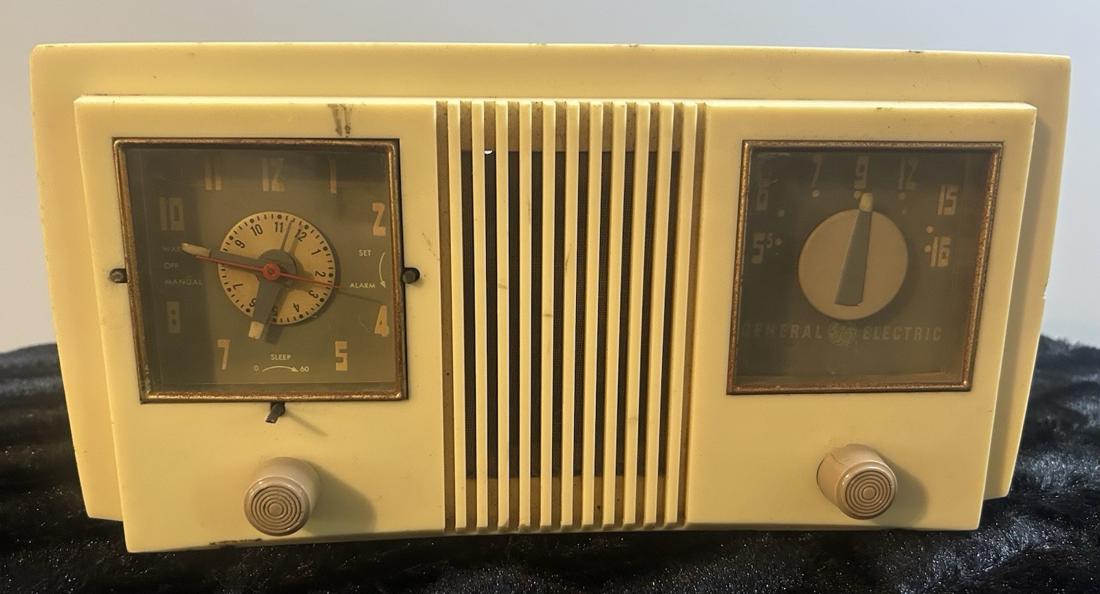 GE General Electric Alarm Clock Radio Model C1405 ▪︎ NOT WORKING/PARTS/REPAIR