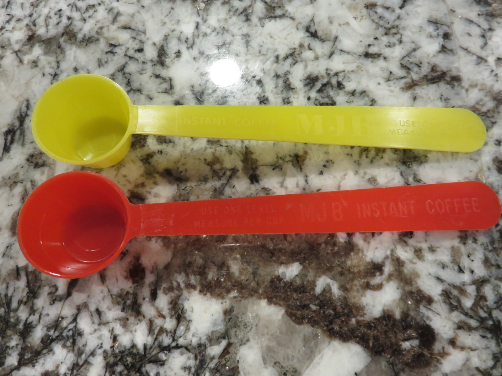 2 Vintage MJB Instant Coffee Red & Yellow Plastic Measuring Spoon Scoops LOOK