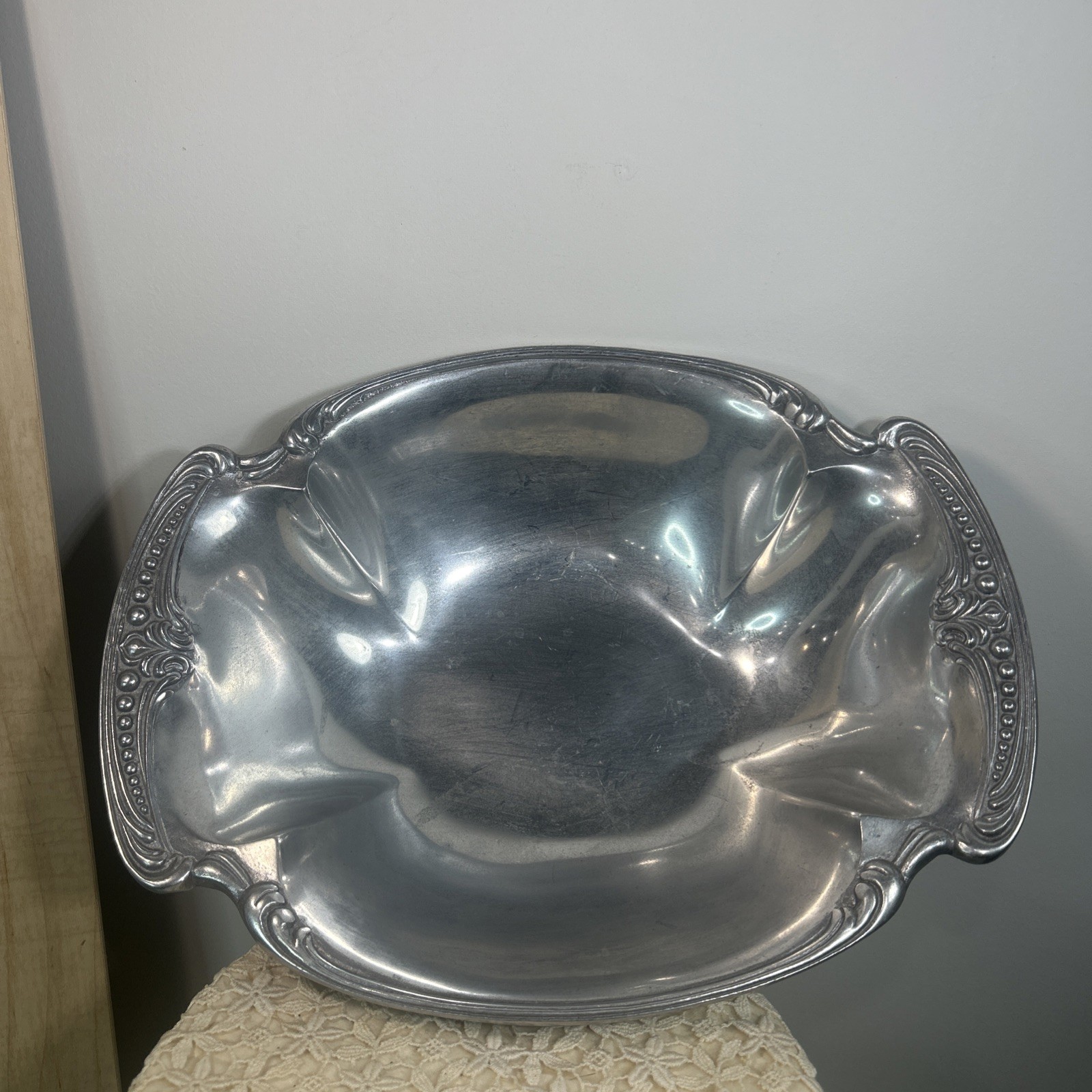 Wilton Armetale Belle Mont Oval Bowl by Juan Vela Studios Durable Hand Wash Only