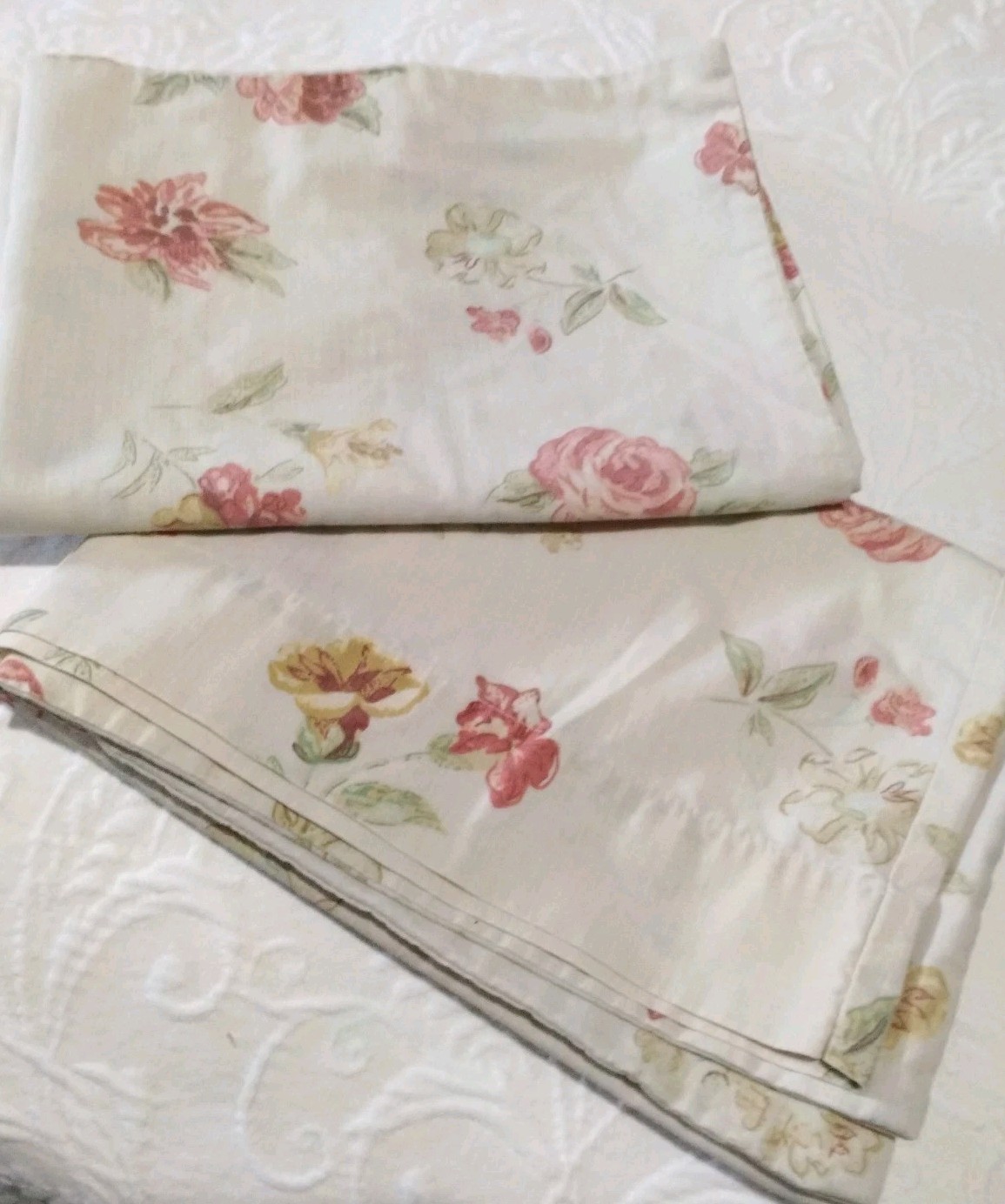 Vintage 4 Piece Sheet Set Flat, Fitted, Pillow Case Set, Tan & Floral Design