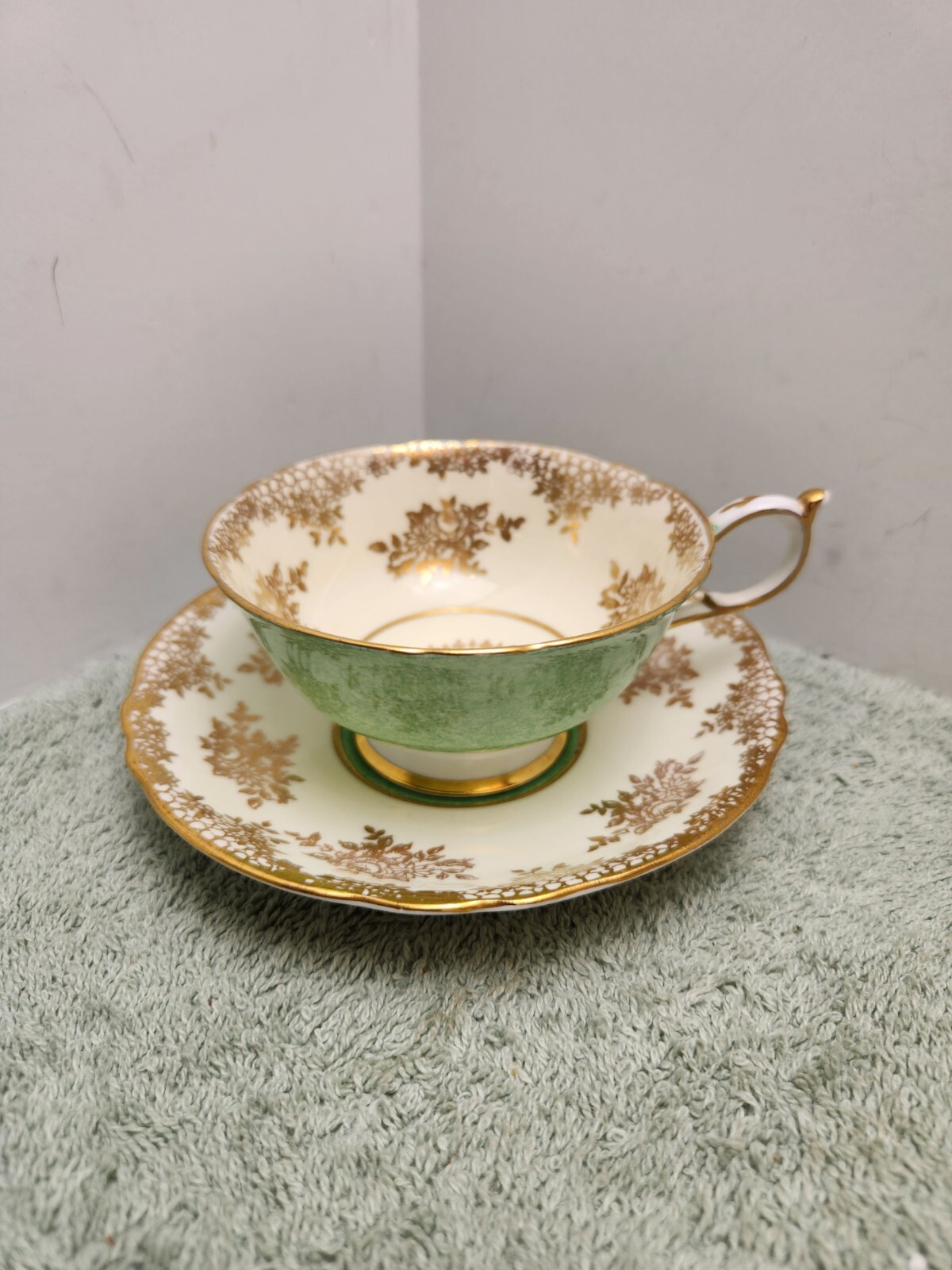 Paragon by Appointment HM Queen & Queen Mary Green Gold Floral Tea Cup Saucer