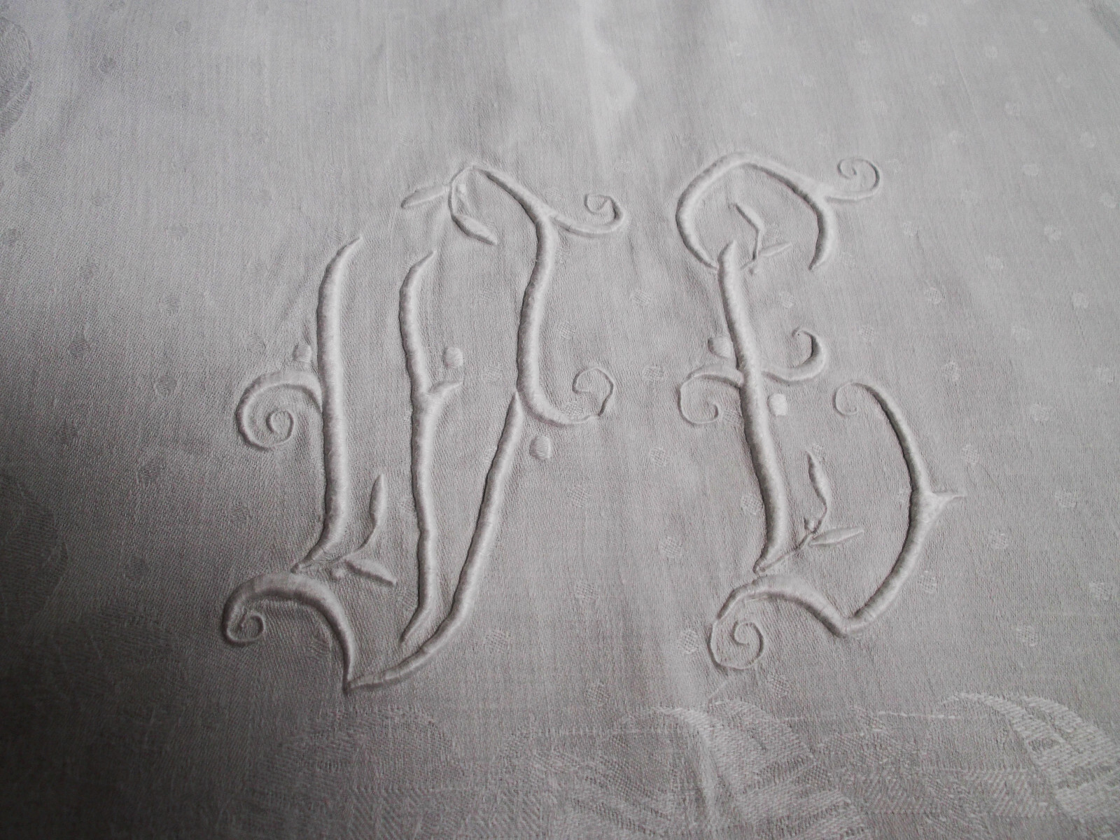Table Set 20th Damask Pattern Applied Tablecloth 9 8/12ft x 5 6/12ft +12 Napkins