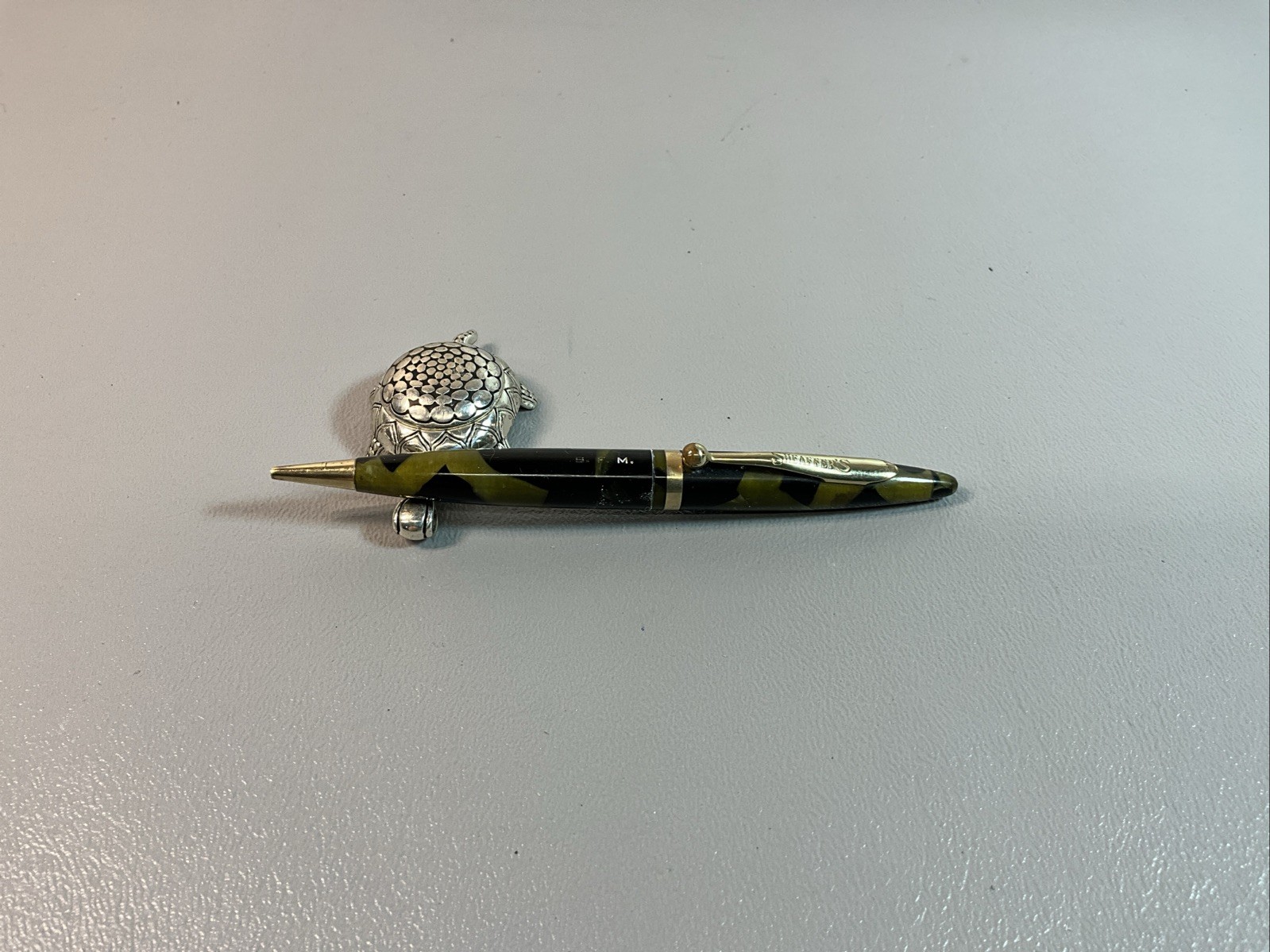 RARE VTG SHEAFFERS BALANCE PETITE MECHANICAL PENCIL 4 3/8 IN. BLK/PEARL(S1250).