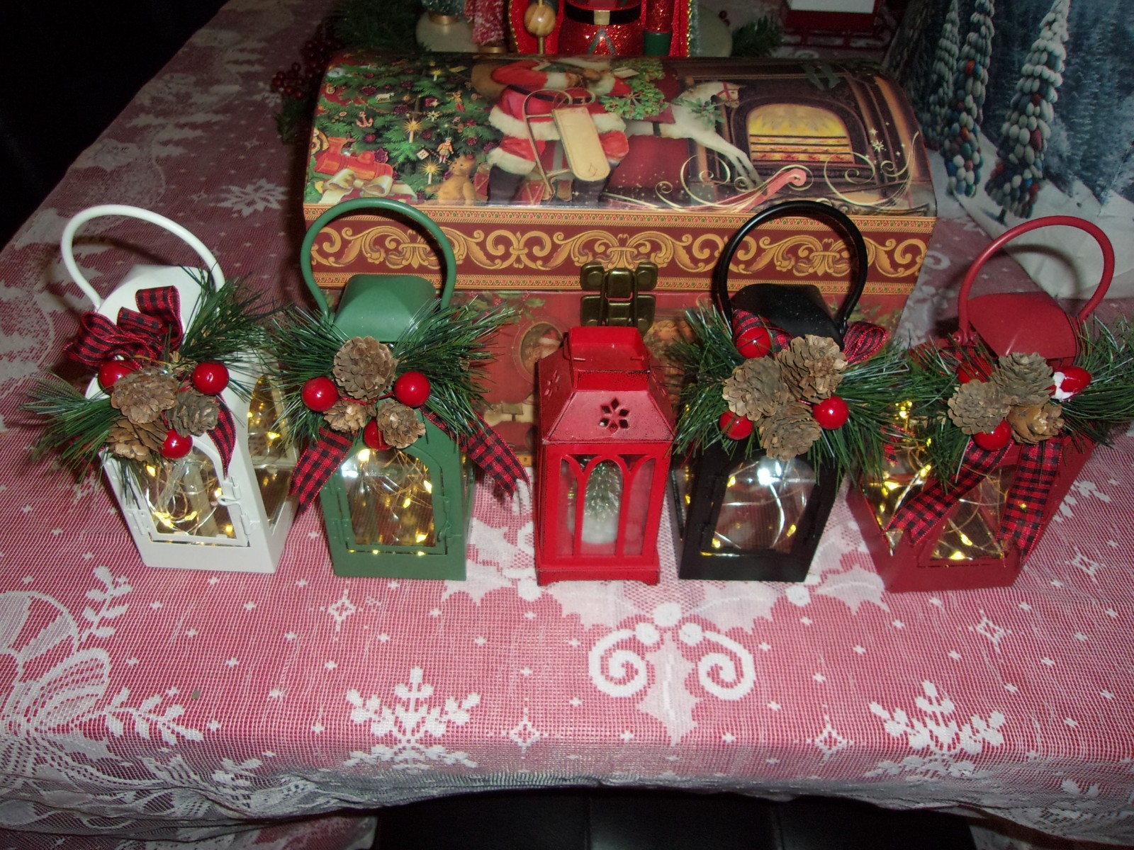 CHRISTMAS LOT 5 MINI METAL LANTERNS HANDLES LIGHTED LED RED GREEN WHITE BLACK
