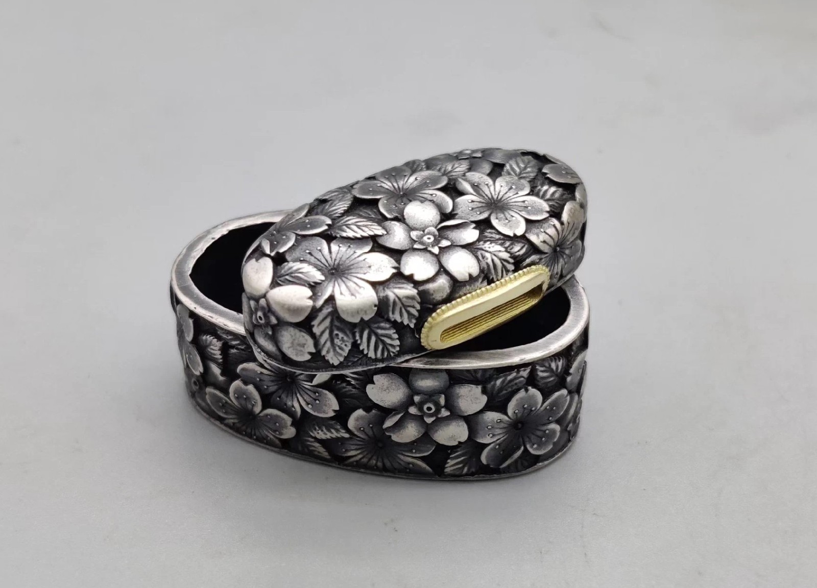 Extremely detailed copper-nickel Fuchi & Kashira set For Japanese Katana Sword