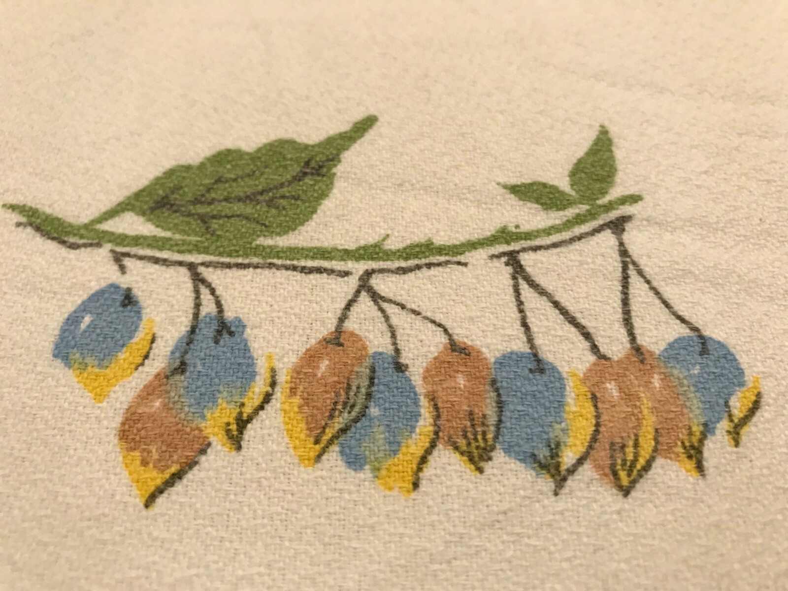 Table Cloth Fruit Basket Pears Apples Grapes Blue Tan Yellow 46″x52″ T52 Vtg