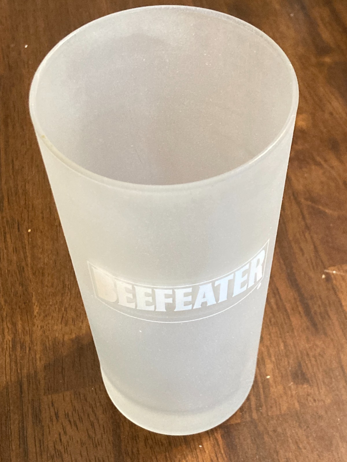 BEEFEATER GIN – FROSTED GLASS – 6 INCHES