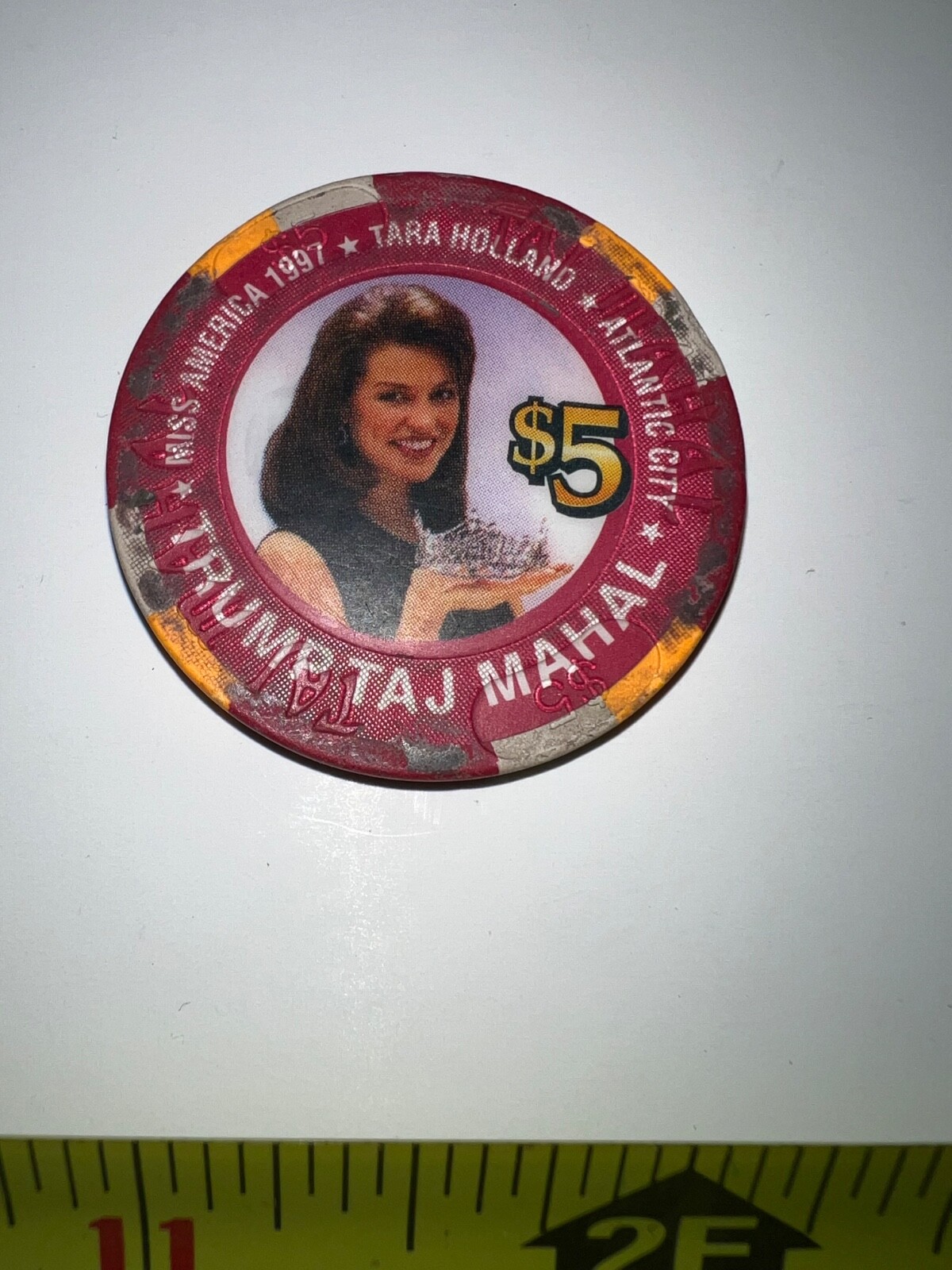 TRUMP TAJ MAHAL MISS AMERICA 1997 TARA HOLLAND $5 CASINO CHIP