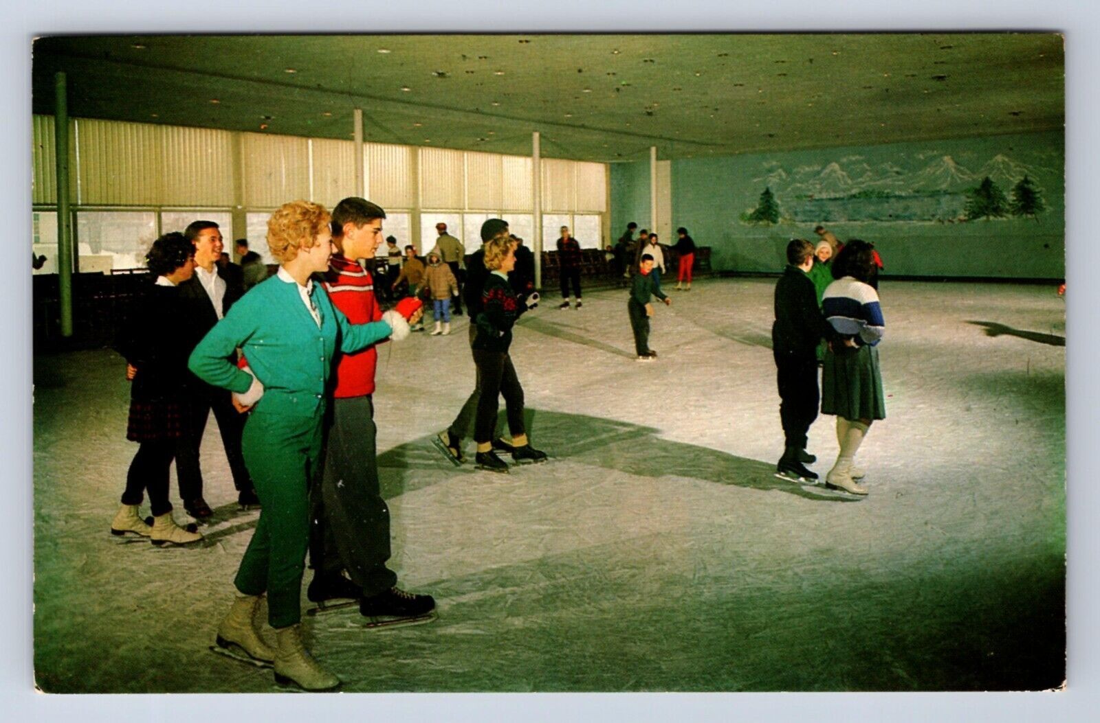 VINTAGE THE FALLSVIEW INDOOR ICE SKATING RINK ELLENVILLE NY POSTCARD DL