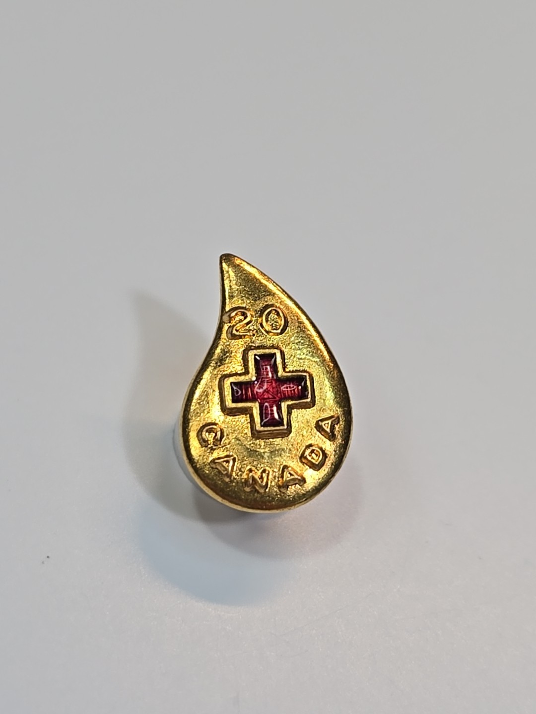 Canada Red Cross Blood Donor Lapel Pin 20 Donations Droplet Shape Gold Color