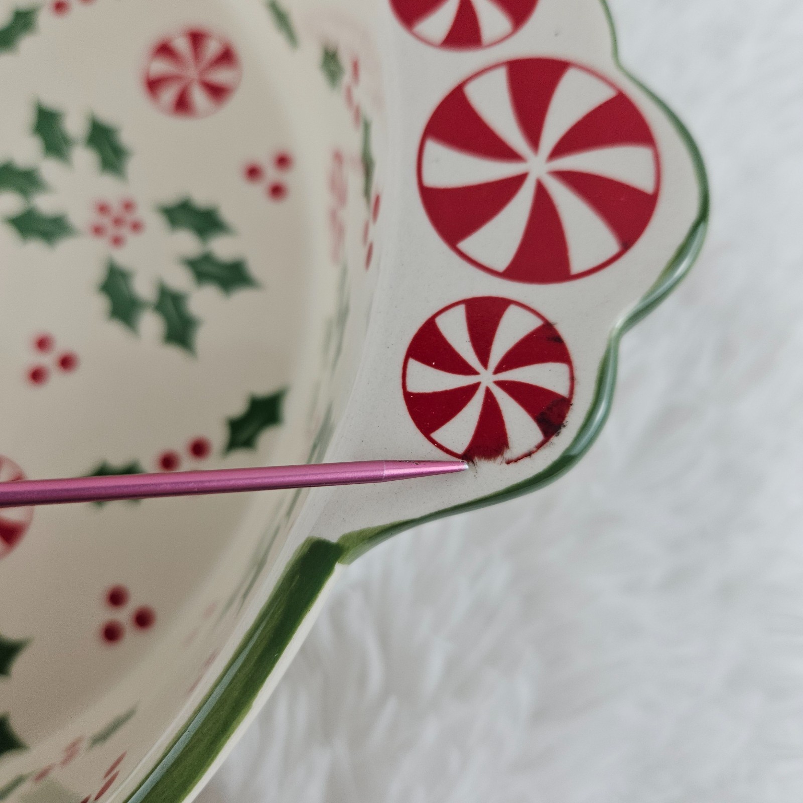Temp-tations Peppermint Candy Round Pie Plate Seasonal Holly Leaves Handles