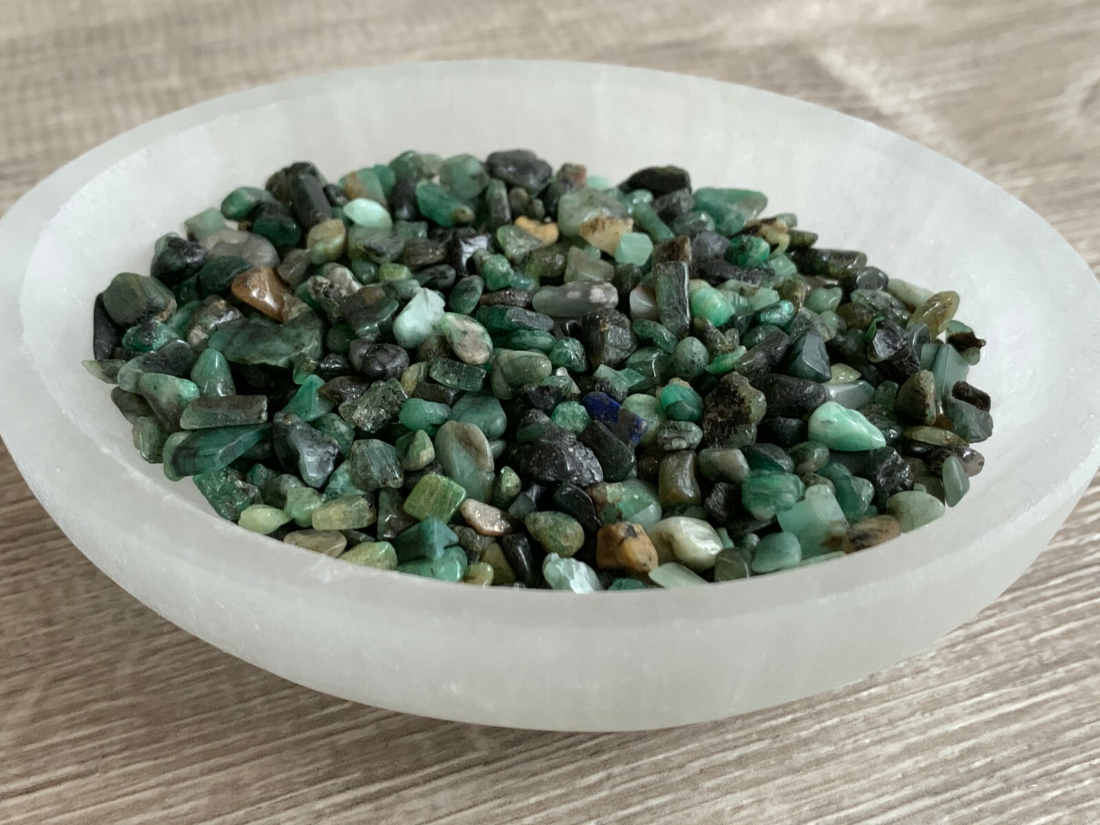 Grade A++ Emerald Semi Tumbled Gemstone Mini Chips 4 – 8 mm, Wholesale Bulk Lot