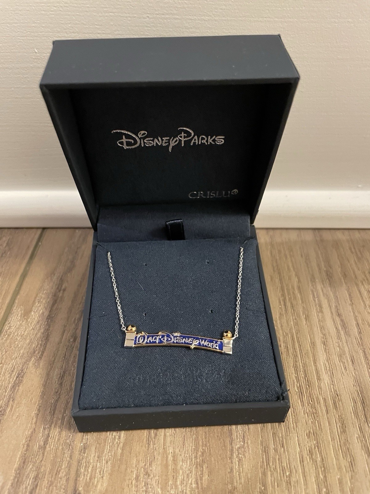 Walt Disney World Entrance Marquee Crislu Necklace – New In Box Signed By Artist