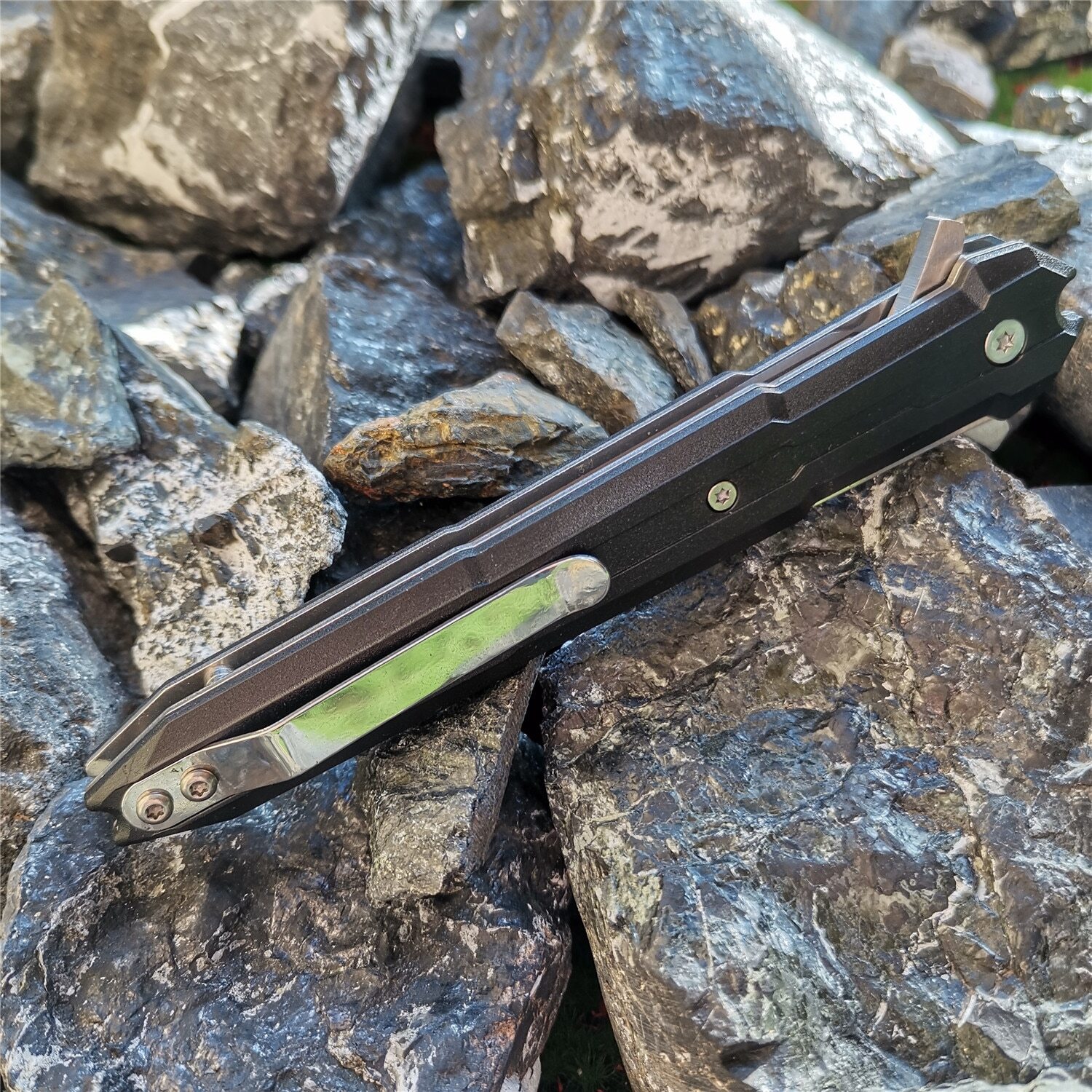 Multifunctional folding survival Pocket knife Outdoor combat self-defense tool