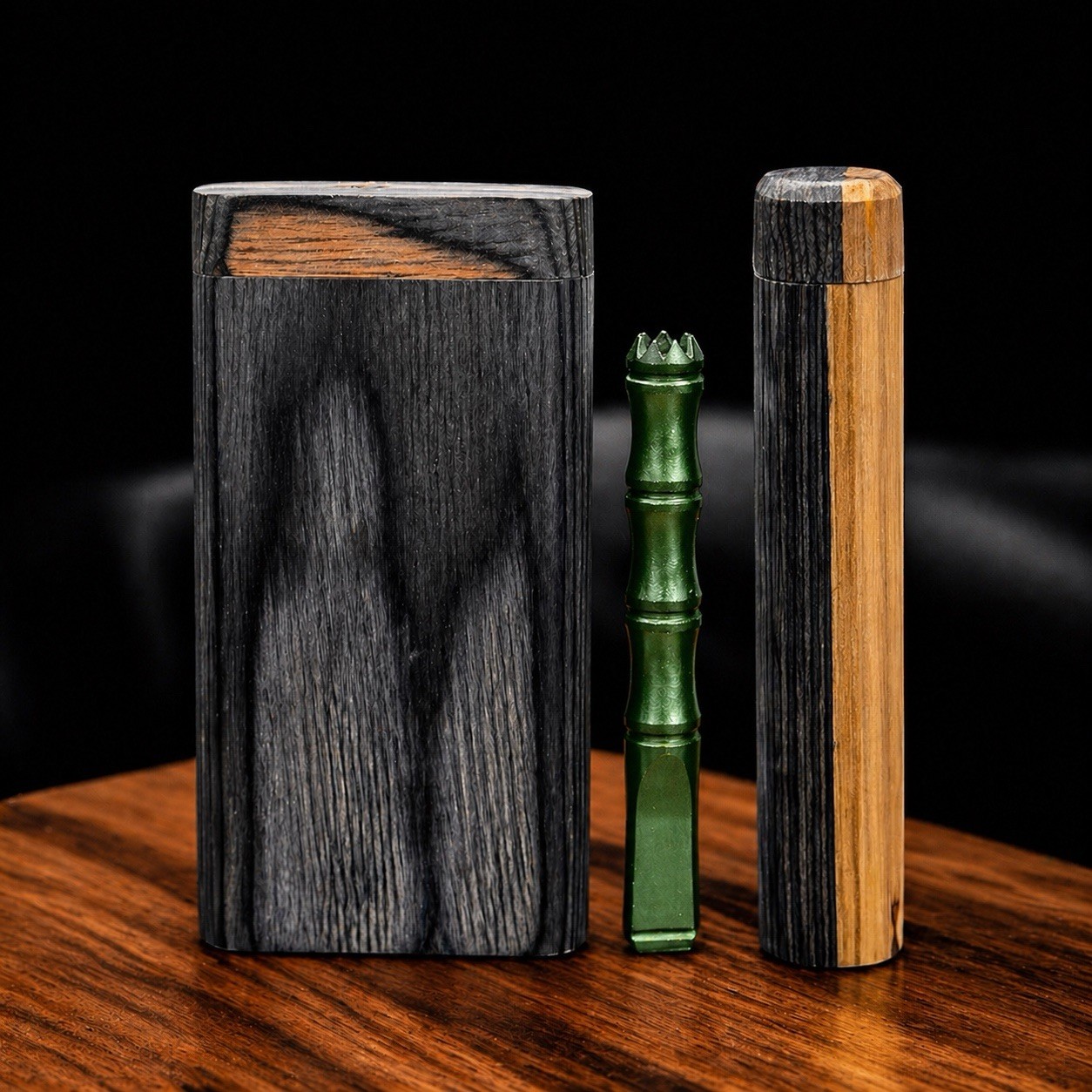 4” Black & White Wooden Dugout w/ Sharp Green Metal One Hitter Pipe