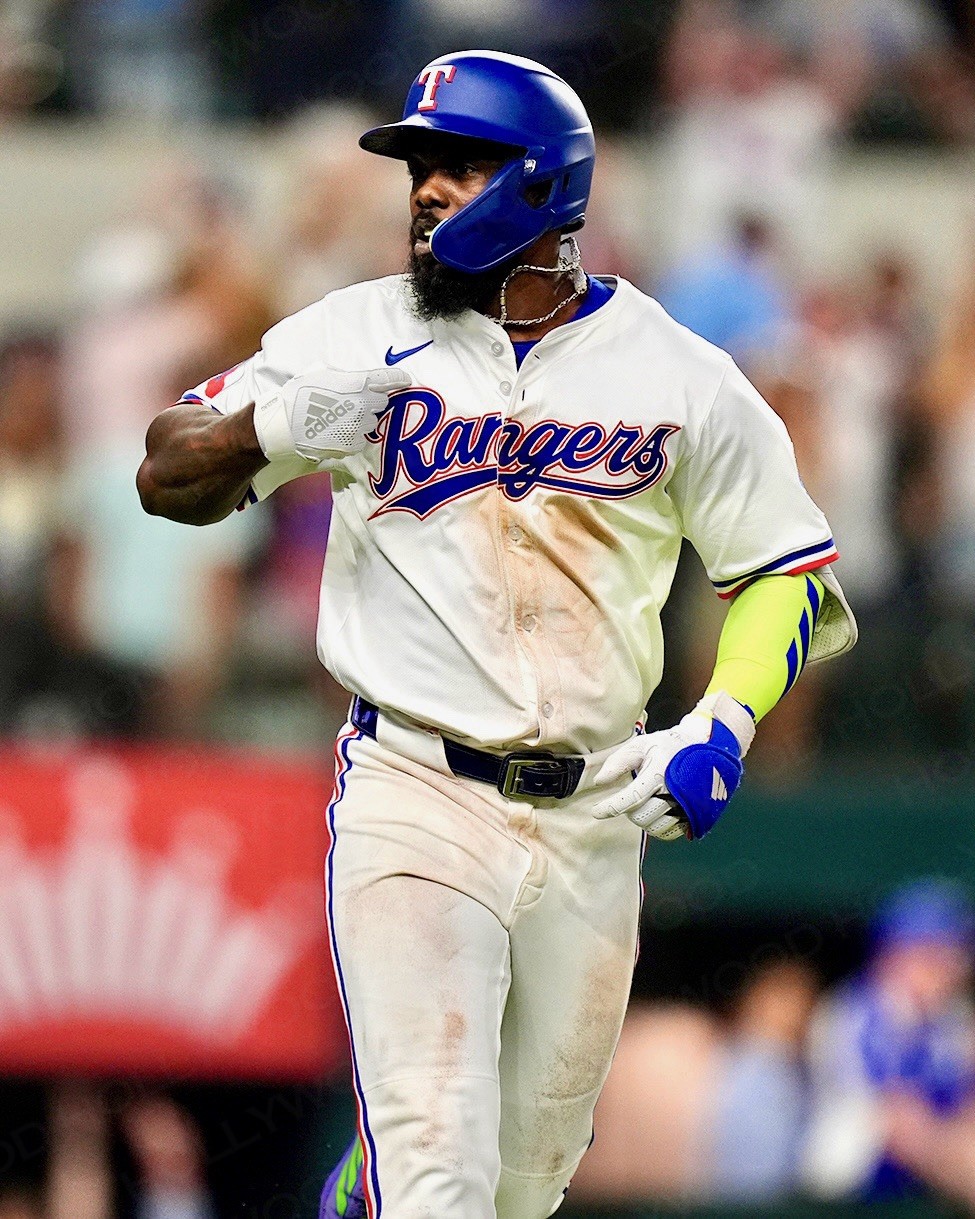 ADOLIS GARCIA 8×10 PHOTO #1 TEXAS RANGERS WM