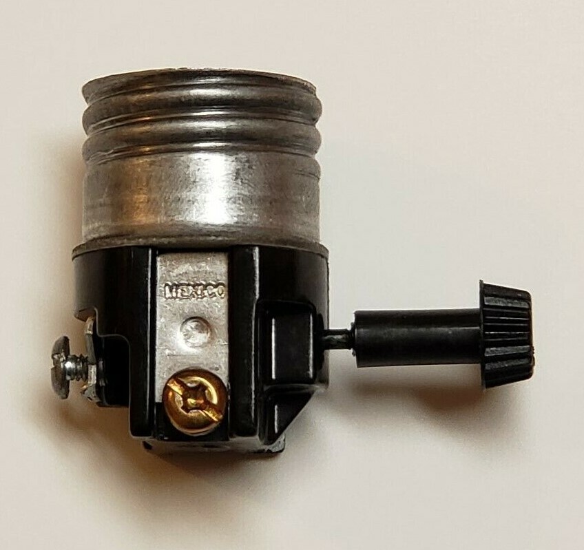 Leviton 3-Way Turn knob Lamp Socket Interior for 3-Way light bulbs New 30100J