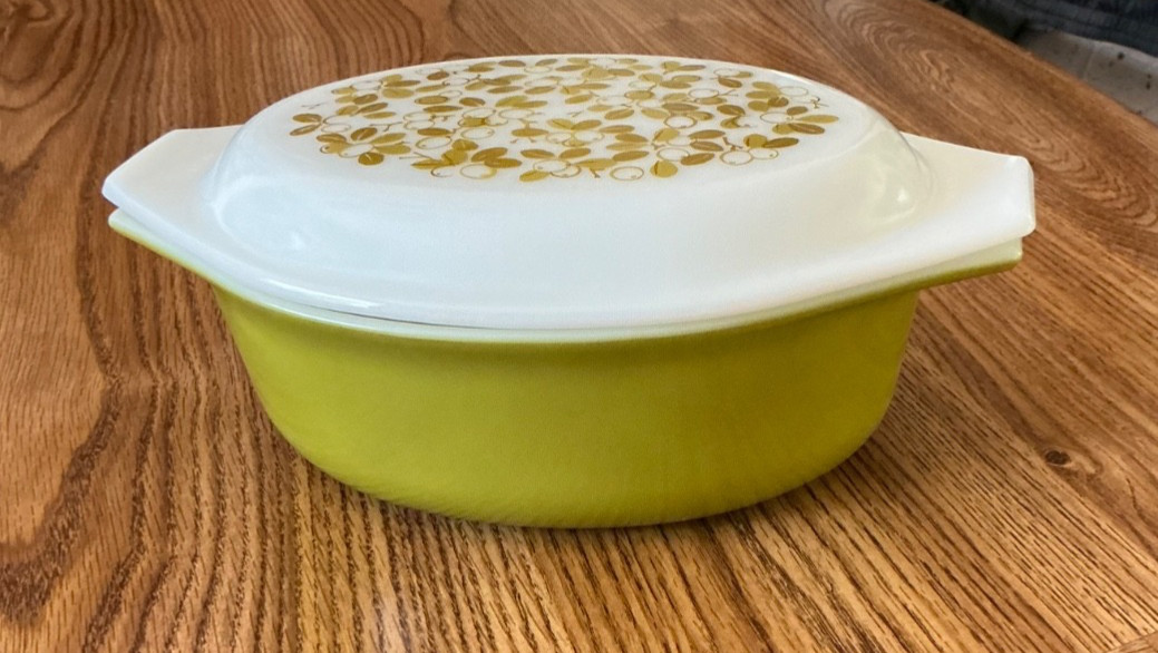 Pyrex Spring Blossom Round 474B and Verde Olive Oval 043 with Lids