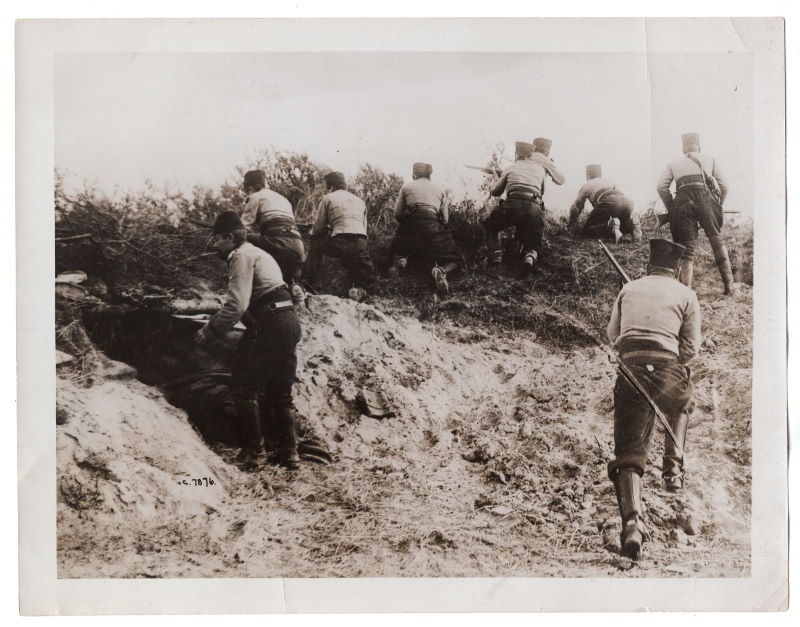 1914 Turkish Turkey Soldiers in Action Original 6.5×8.5 Original News Photo #1