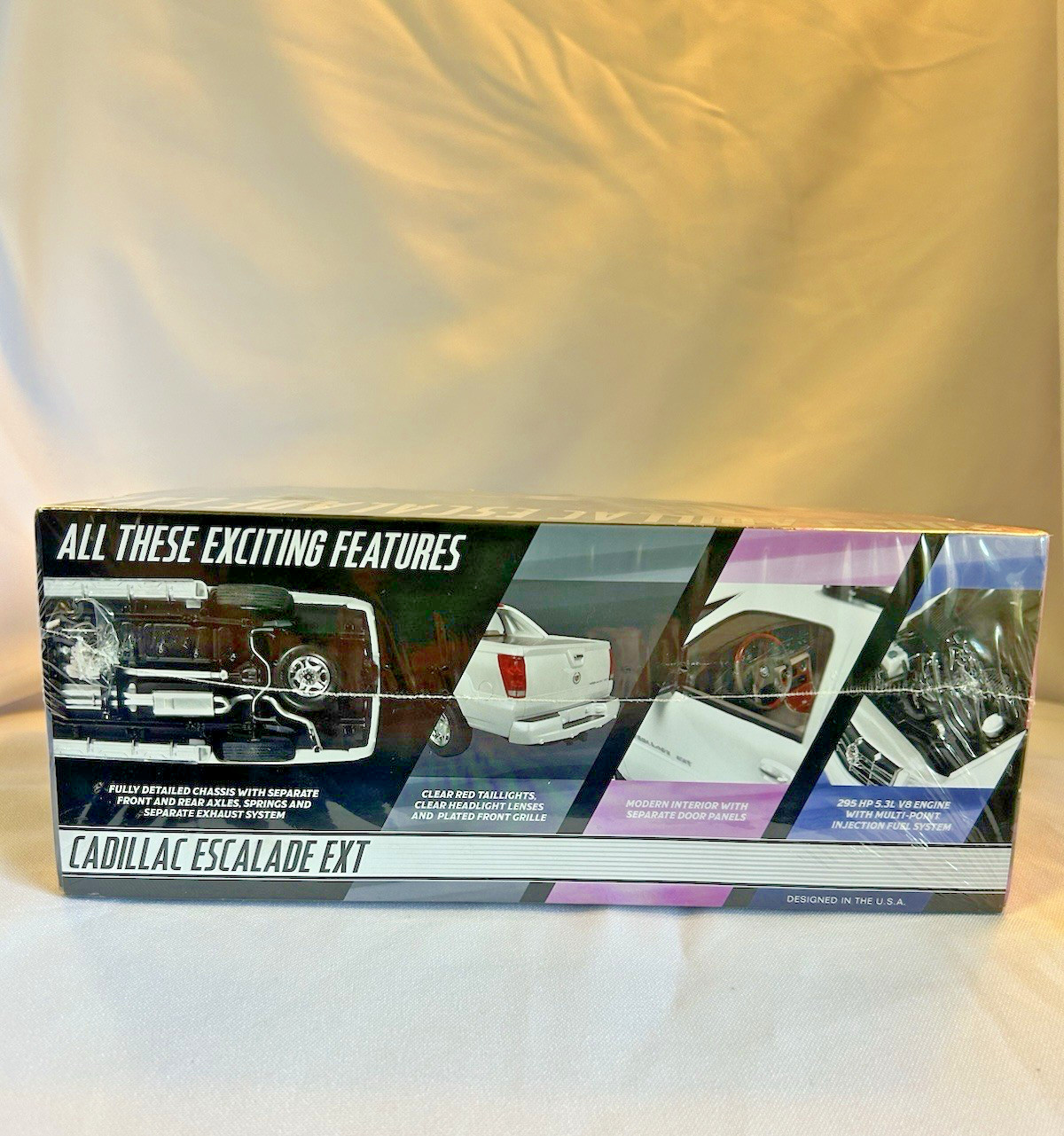 AMT CADILLAC 2005 Escalade EXT model kit NEW in FACTORY BOX