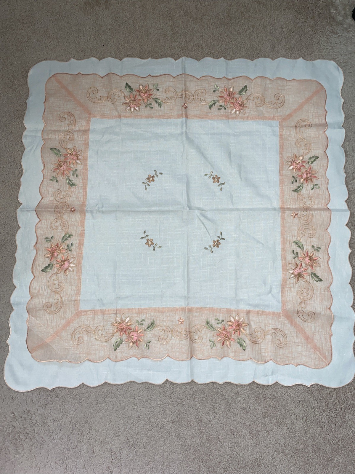 Vintage White Peach 3D Flower Print w/ Scalloped Edge 34×34 Tablecloth Textile