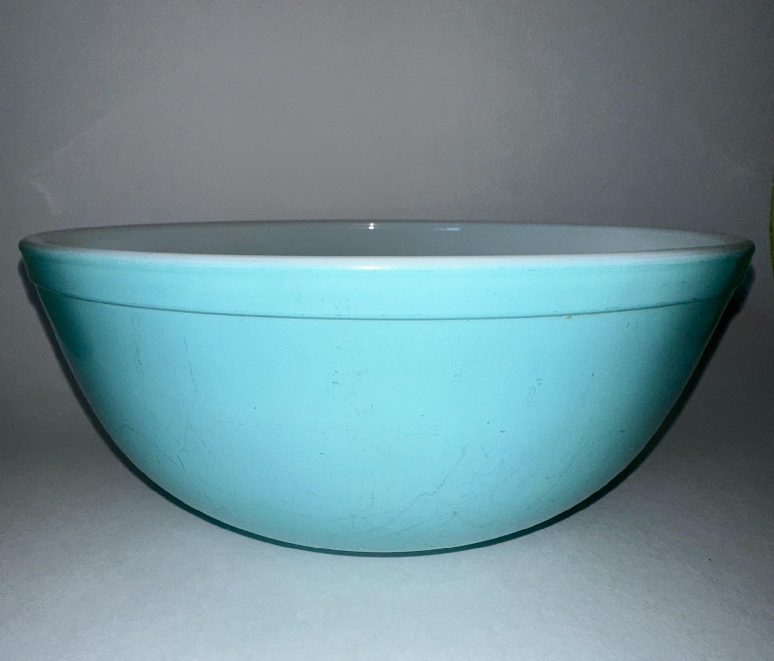 Vintage Pyrex Solid Turquoise 4-Quart Mixing Bowl (#404) – Arched Trade Mark