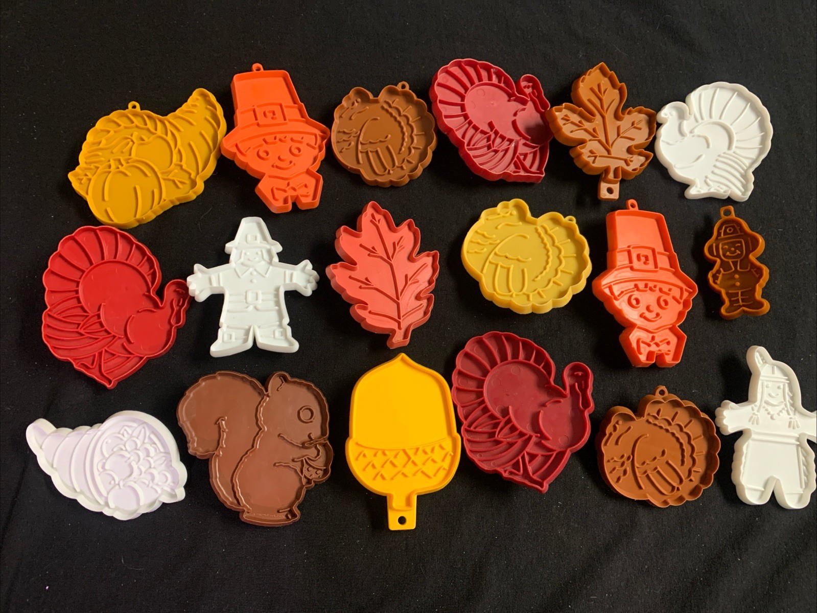 Hallmark Vtg Cookie Cutters – Cornucopia Turkey Maple Oak Leaf Acorn Thanksgivi