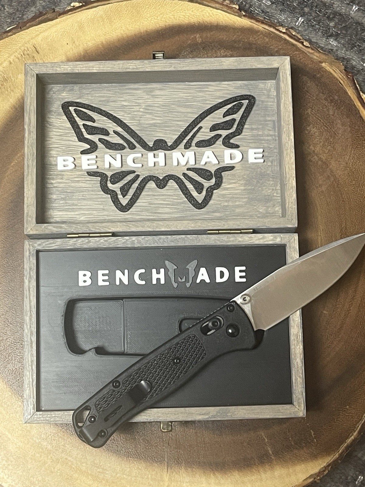 Benchmade Mini Bugout Bugout Folding Pocketknife, Black Handle, Box wooden box