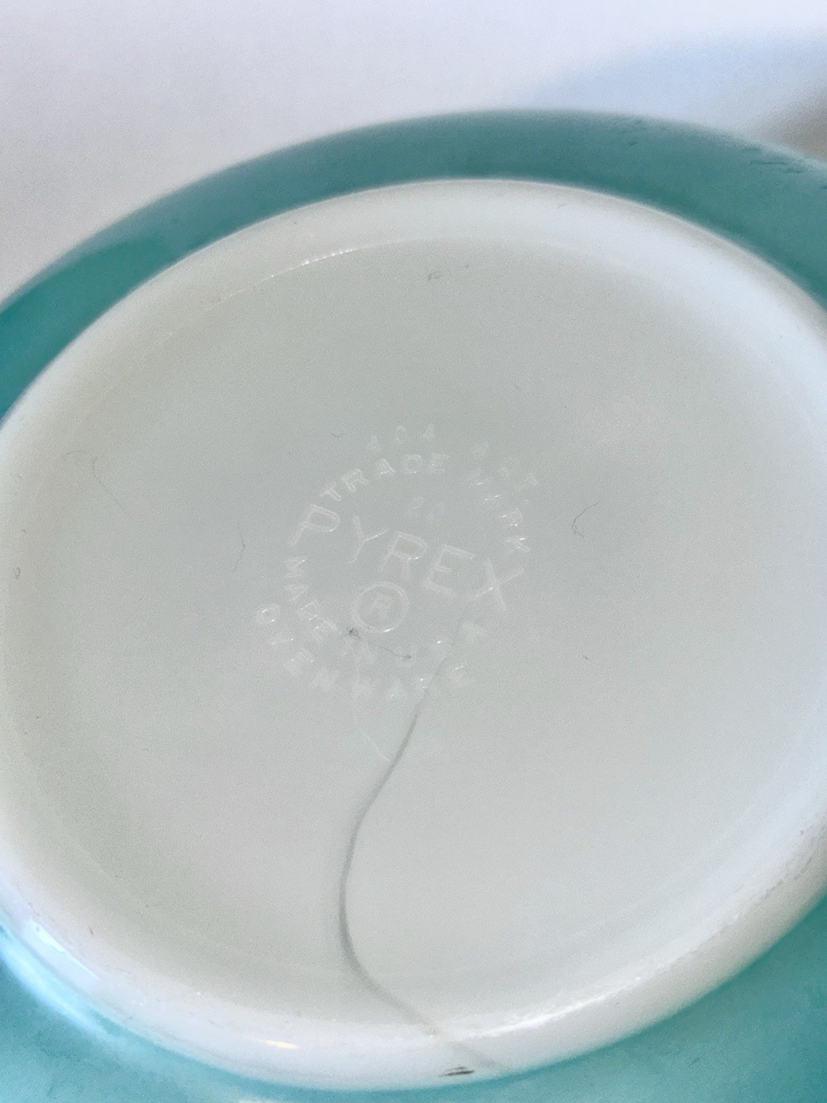 Vintage Pyrex Solid Turquoise 4-Quart Mixing Bowl (#404) – Arched Trade Mark