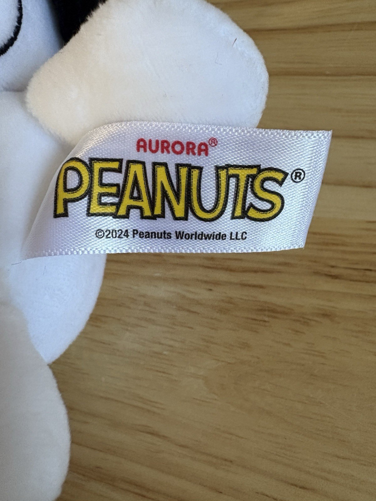 Peanuts Snoopy Combo : Small Stuffed Animal & 4 Snoopy Brooch Metal Pin