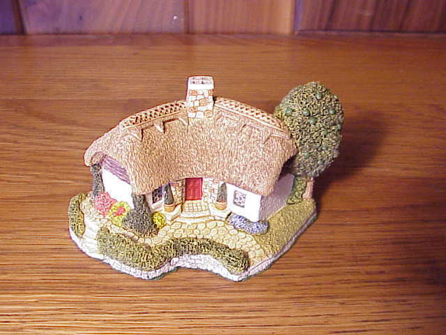 VINTAGE SCOTTISH FRASER CREATIONS PORCELAIN MINIATURE – GRANNIE SMITH’S COTTAGE