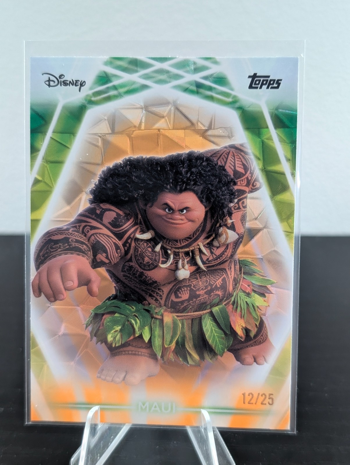 2026 Topps Disney Neon #26 Maui /25 Orange Diamante – MINT