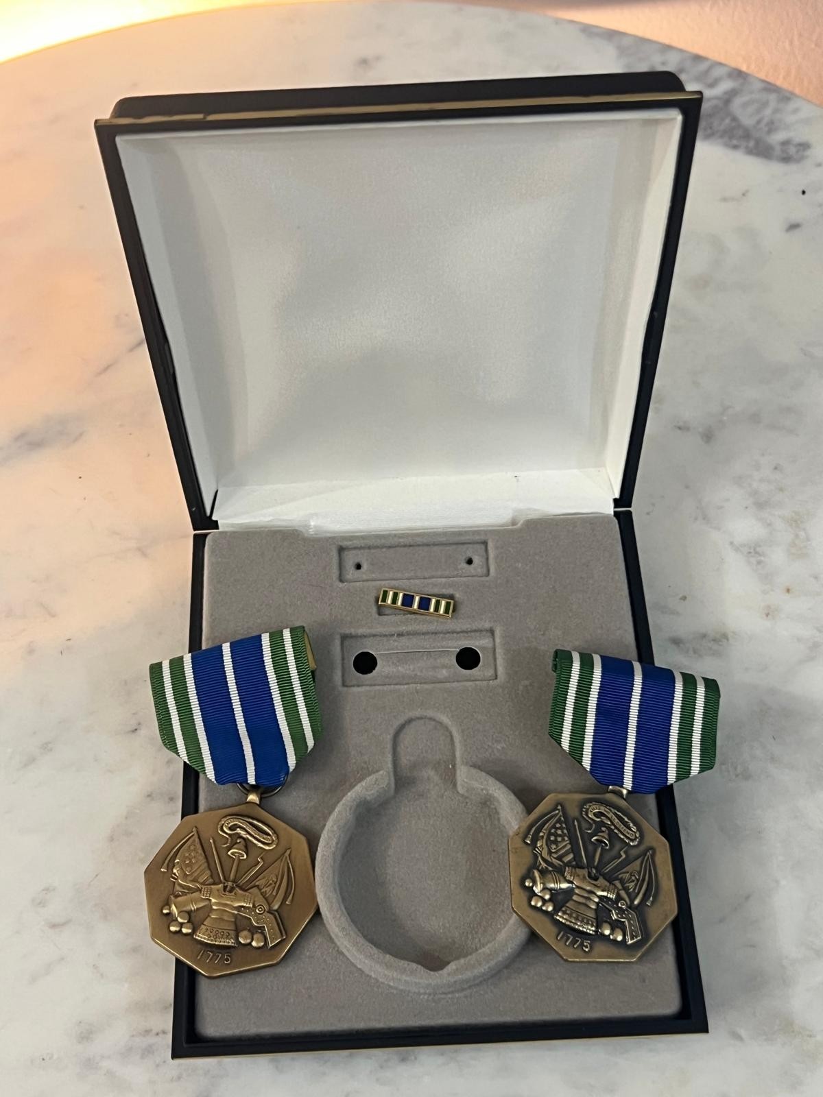 Vintage Style Uniform Accessories Unlimited Inc Army Achievement Medal Box Set