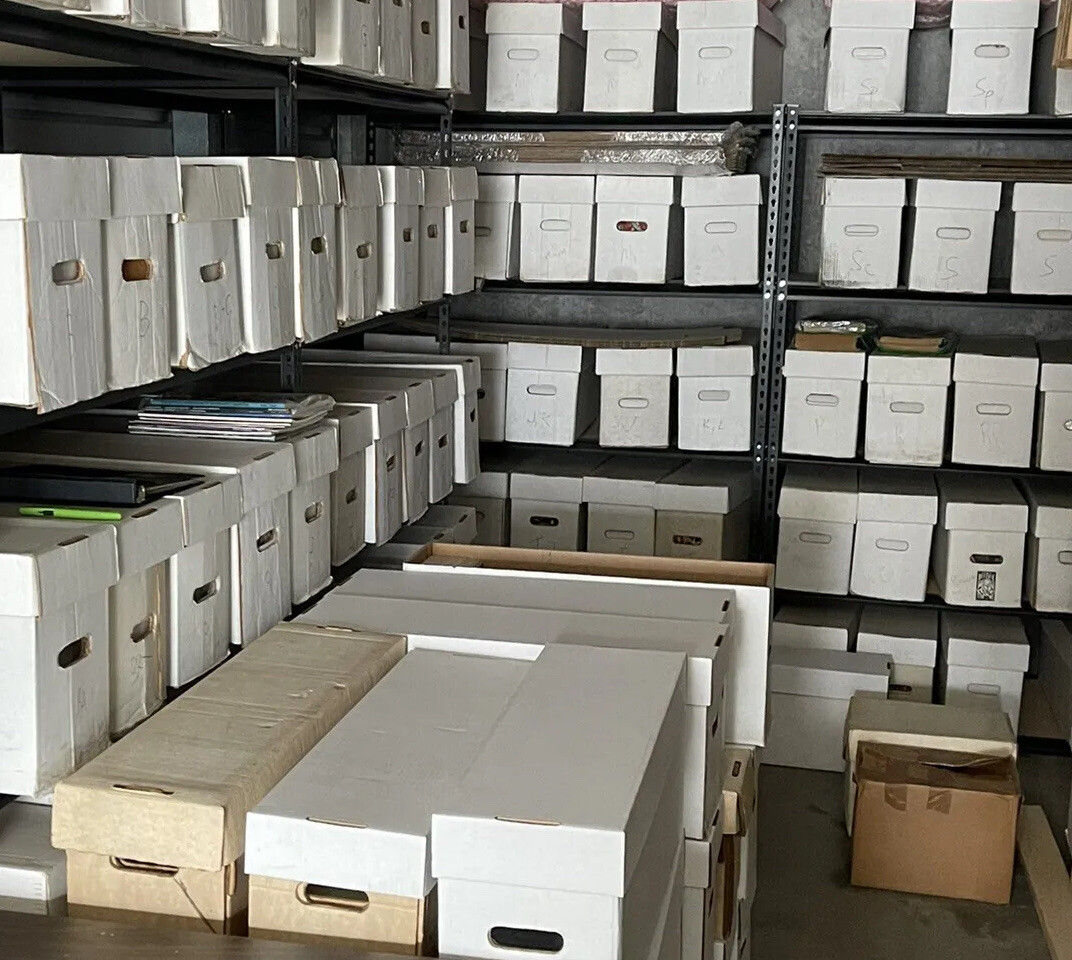 Huge Lot Of Comics – Storage Unit Find – Free Shipping! 100 assorted comics!
