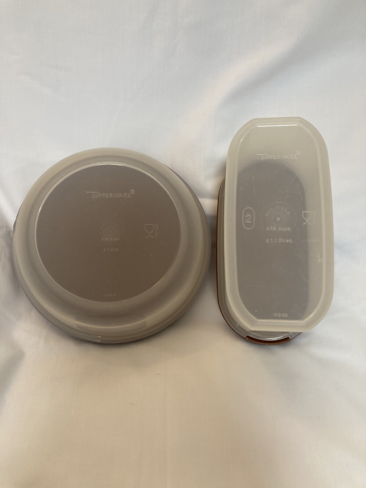 Tupperware Modular Mates, round and #2 oval with brown lids – Lot of 2