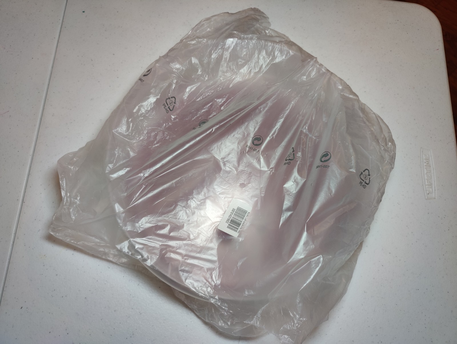 NEW Tupperware Pie Cupcake Keeper Taker 12in Round Container Clear w/ Berry Seal