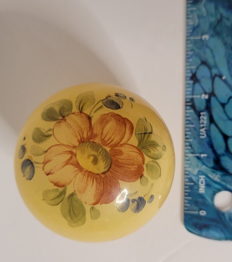 Beautiful Buttery Yellow Genuine Italian Alabaster Trinket Box w/Flowers
