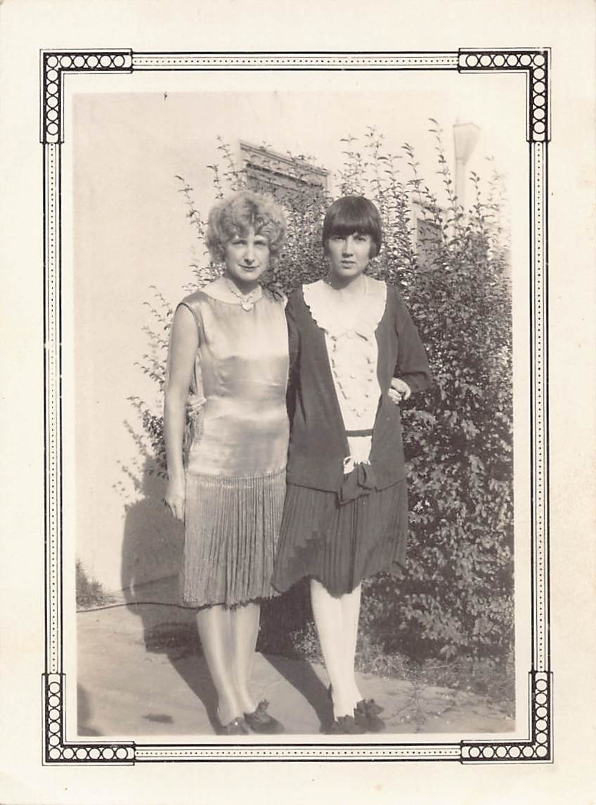 Young Women Flapper 1920s Photo Bobbed Hair Pleated Skirt Blonde Stockings