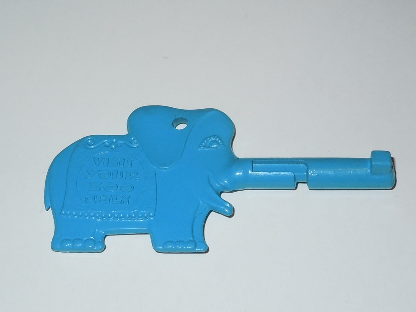 Vintage Blue 1970’s Omaha Henry Doorly Trunkey The Elephant Key To The Zoo