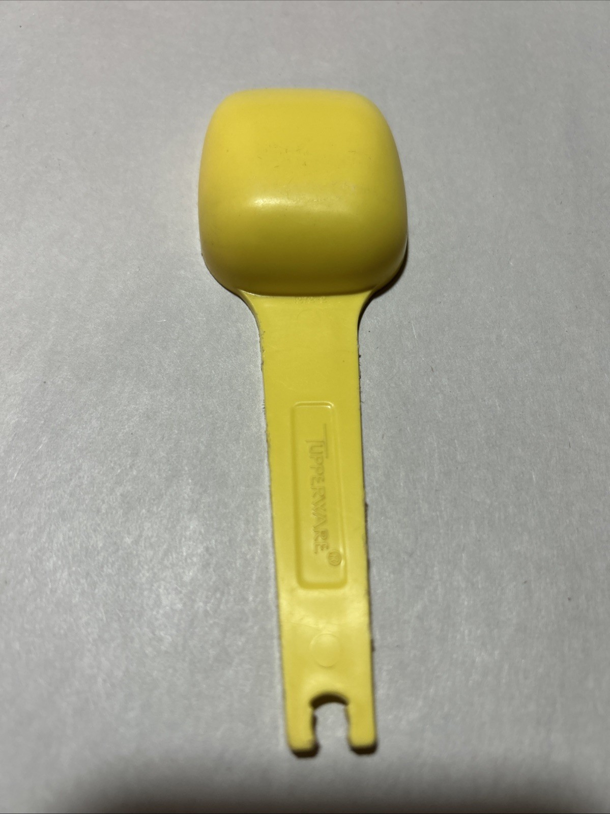 Vtg Tupperware Replacement Yellow 1 Tbsp/4 tsp Measuring Spoon #1272-2 Very Good