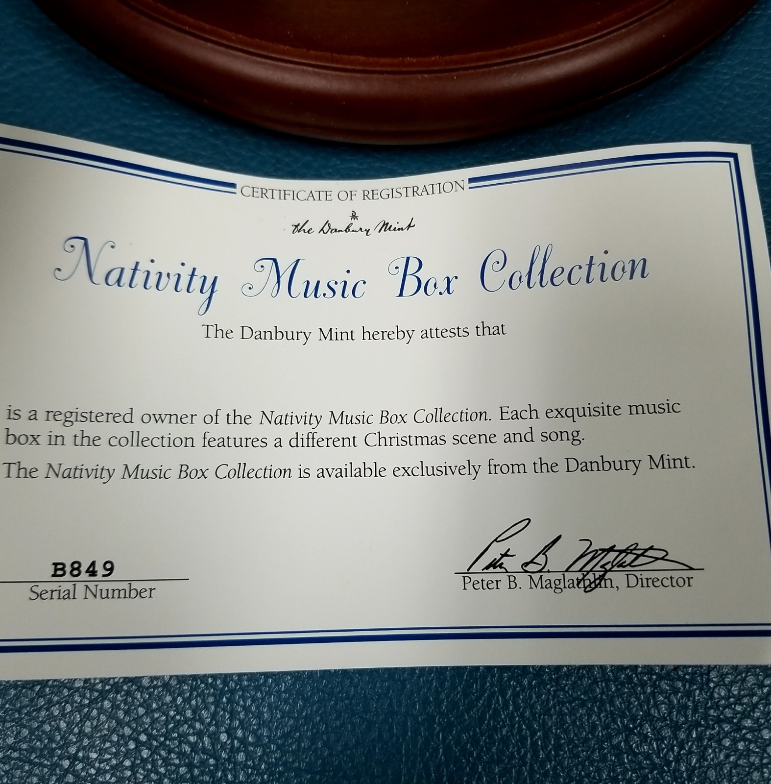 New Open Box NIOB Danbury Mint Rosewood Music Box Nativity Silent Night COA